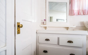 Saiba como decorar banheiro pequeno de casa e apartamento